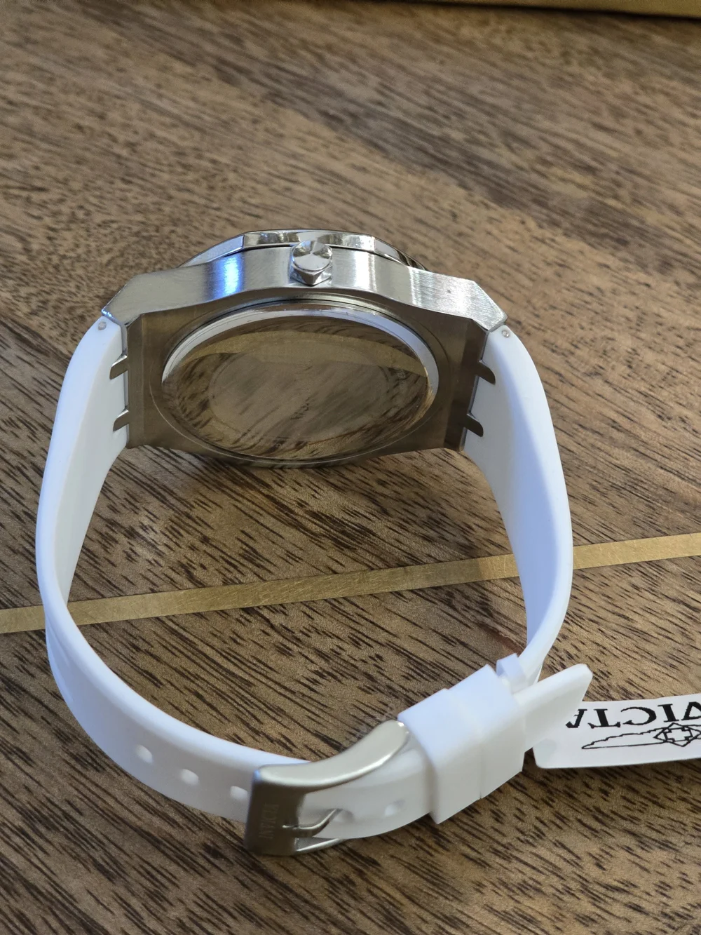 Invicta White and Silver Men’s Sport Watch with Skeleton Dial.Invicta 15000 Silv